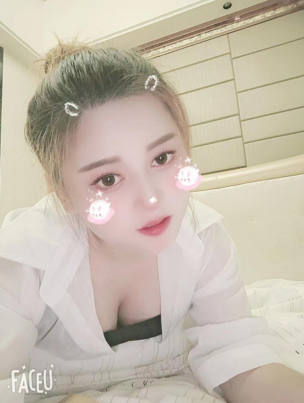 前挺后翘颜值老师